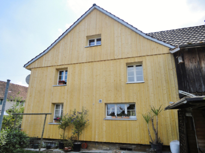 Waldhof Holzbau AG - Deckleistenschalung Vertikal, natur