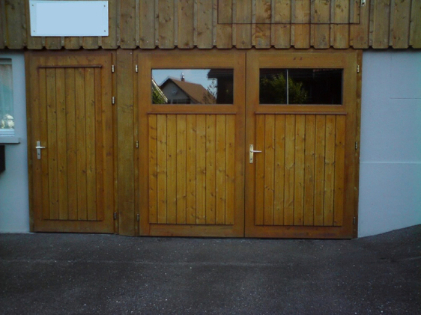 Waldhof Holzbau AG - Garagetor Flügeltor mit Oblicht